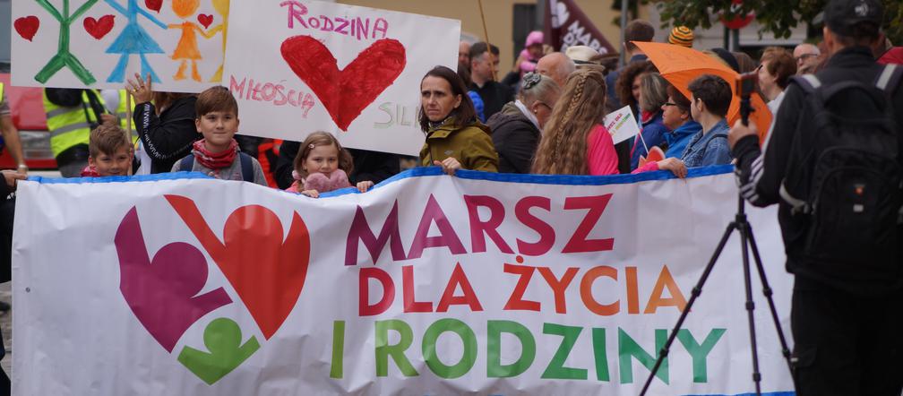 Marsz dla Życia i Rodziny 2021. Radosny tłum przeszedł ulicami Bydgoszczy