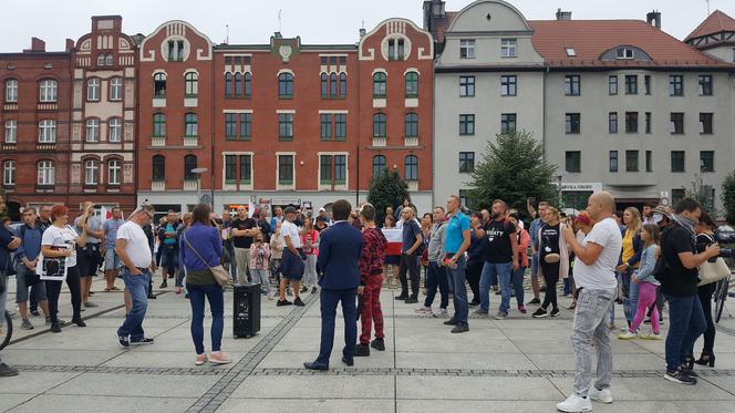W Rudzie Śląskiej odbył się protest przeciwko obostrzeniom związanym z koronawirusem