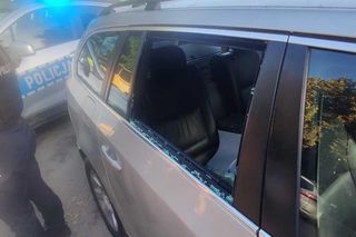 Policjanci uratowali psa pozostawionego w zamkniętym samochodzie