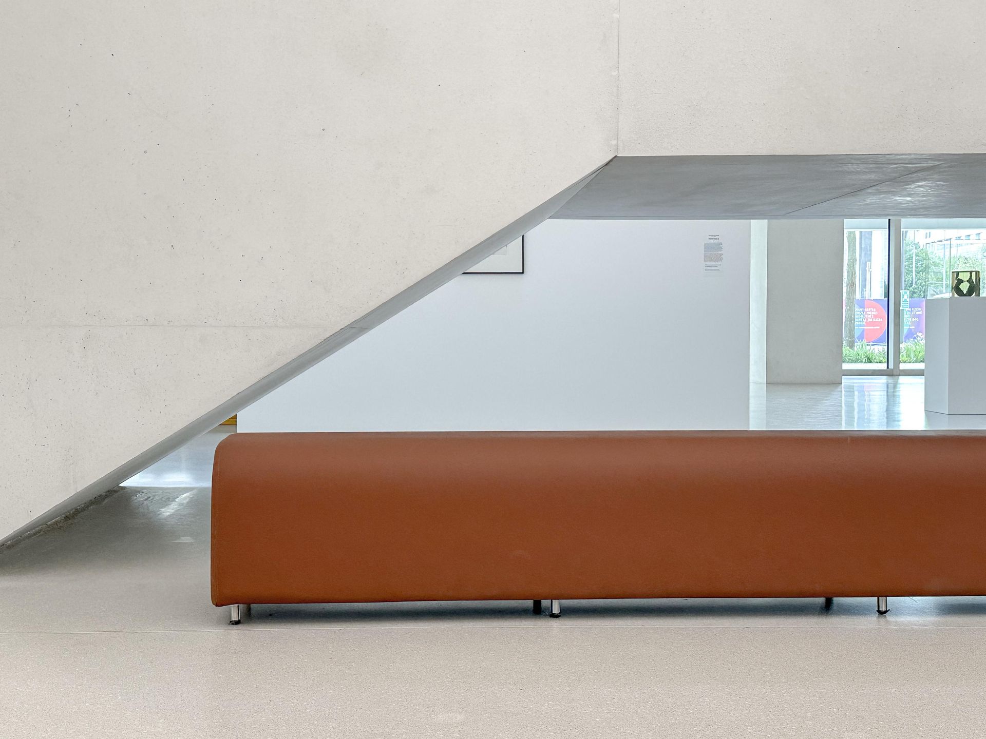 Czy przestrzenie na parterze MSN spełniają funkcje publiczne?