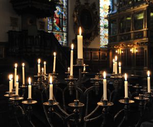 Mieszkaniec Małopolski okradł kaplicę szpitalną. Jego łupem padły księgi, świece liturgiczne i zegar