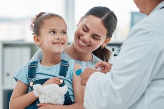 Szczepienia przeciw HPV będą obowiązkowe od 2025? Rodzice muszą to wiedzieć!