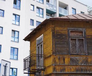 Drewniana perła wśród betonu. Jak prezentuje się słynny zabytkowy dom w centrum Białegostoku? [ZDJĘCIA]