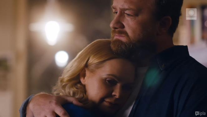 Przyjaciółki 17 odc. 202. Anka (Magdalena Stużyńska), Paweł (Bartek Kasprzykowski)