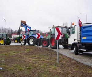 Protest rolników z 20 lutego. Blokada drogi obok Białegostoku