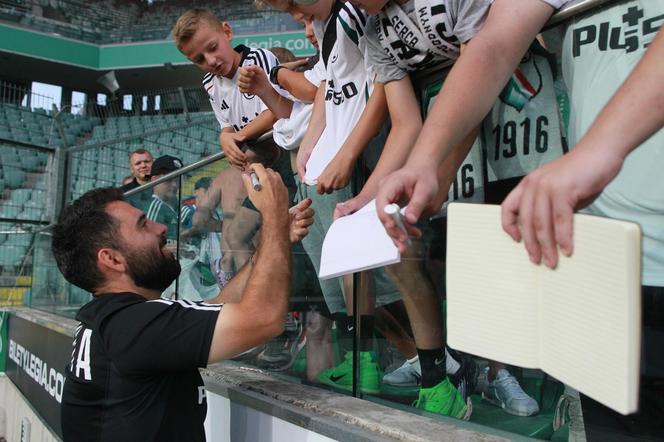 Legia z hukiem rusza po tytuł. Warszawski klub z wielką pompą zaprezentował kadrę na nowy sezon