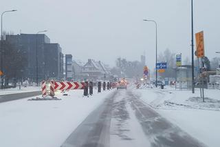 Zima zaatakowała w Olsztynie. Sypie śnieg, na drogach ślisko [ZDJĘCIA]