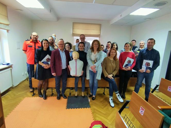 Pracownicy starostwa przeszkoleni z pierwszej pomocy