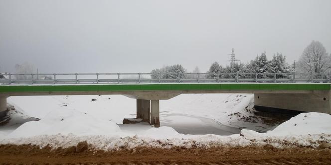 Plac budowy obwodnicy Wąchocka w zimowej scenerii