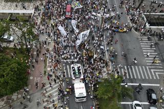 Tłumy kibiców na pogrzebie Pelego