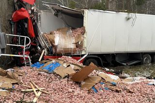 Koszmarny wypadek na DK 10 w Makowiskach pod Bydgoszczą! Ranny kierowca w szpitalu [ZDJĘCIA]