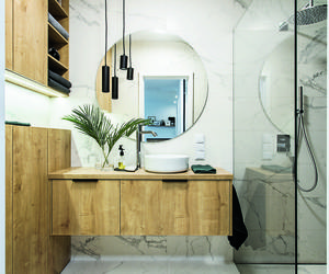 Łazienka z drewnem i marmurem
