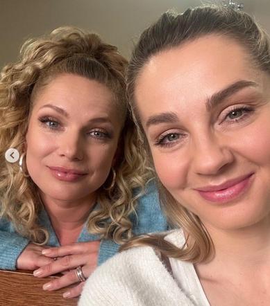 Przyjaciółki, na planie 21 sezonu: Inga (Małgorzata Socha), Patrycja (Joanna Liszowska)