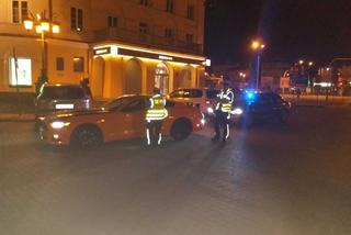Lubelskie: 22-latek bawił się w BMW po ciszy nocnej. Policjanci kazali mu wywieźć auto na lawecie