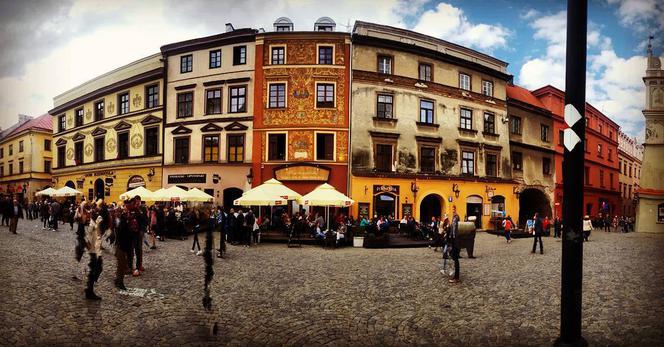 Caffe Trybunalska, Rynek