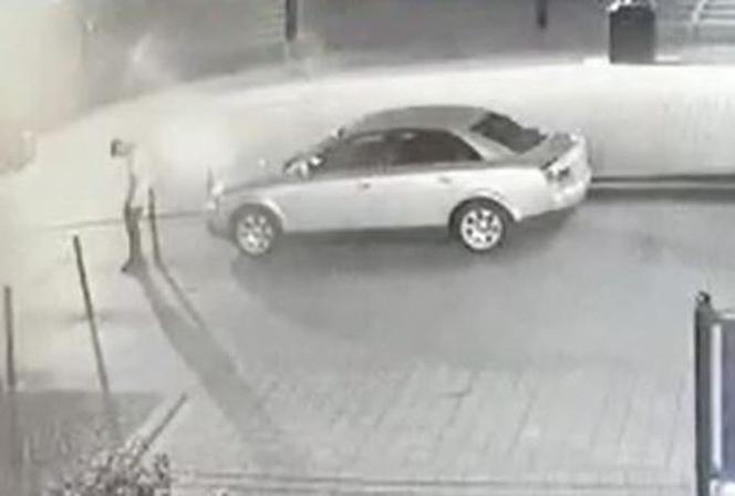 Tajemnicze plamy na koszulce Macieja Aleksiuka