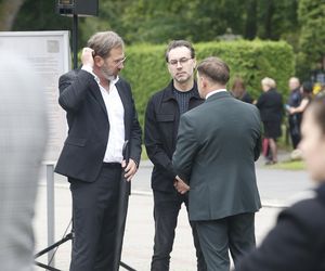 Pogrzeb Joanny Kołaczkowskiej. Tak pożegnali ją przyjaciele z kabaretu. Borek płakała jak uczennica