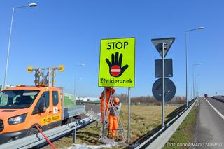 GDDKiA montuje kolejne tablice STOP Zły kierunek również pod Ostródą
