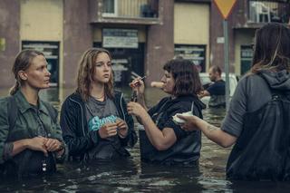 Serial Wielka Woda bardzo dobrze oceniony przez widzów! Zobacz, jak powstawały sceny we Wrocławiu [ZDJĘCIA]