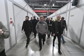 Komornicy na Modlińskiej. Nerwowe starcie przy hali na Białołęce. Ostry konflikt kupców z zarządcą hali