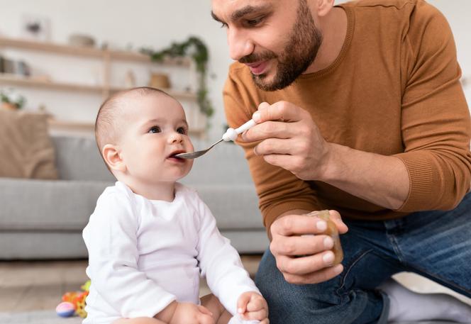 Jak nauczyć dziecko jedzenia łyżeczką?