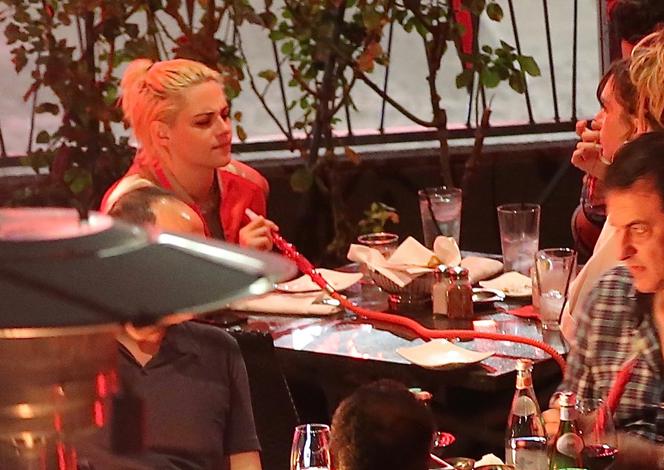 Kristen Stewart na kolacji ze znajomymi