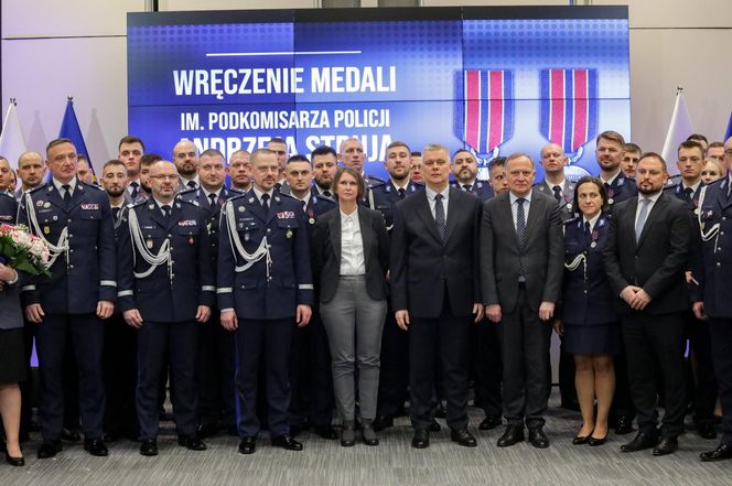 Z narażeniem życia ratowali innych. 81 policjantów odebrało medale 