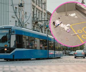 O tej mamie z Krakowa zrobiło się głośno. Motorniczy musiał sprzątać pojazd: naprawdę tak trudno?