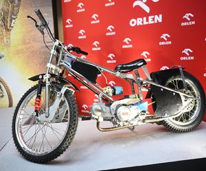 Bartosz Zmarzlik przekazał motocykl 11-letniemu Kubie