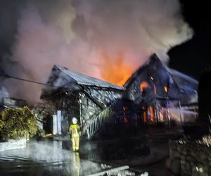 Akcja ratowniczo-gaśnicza w budynku dyskoteki w Wildze trwała przez całą noc.