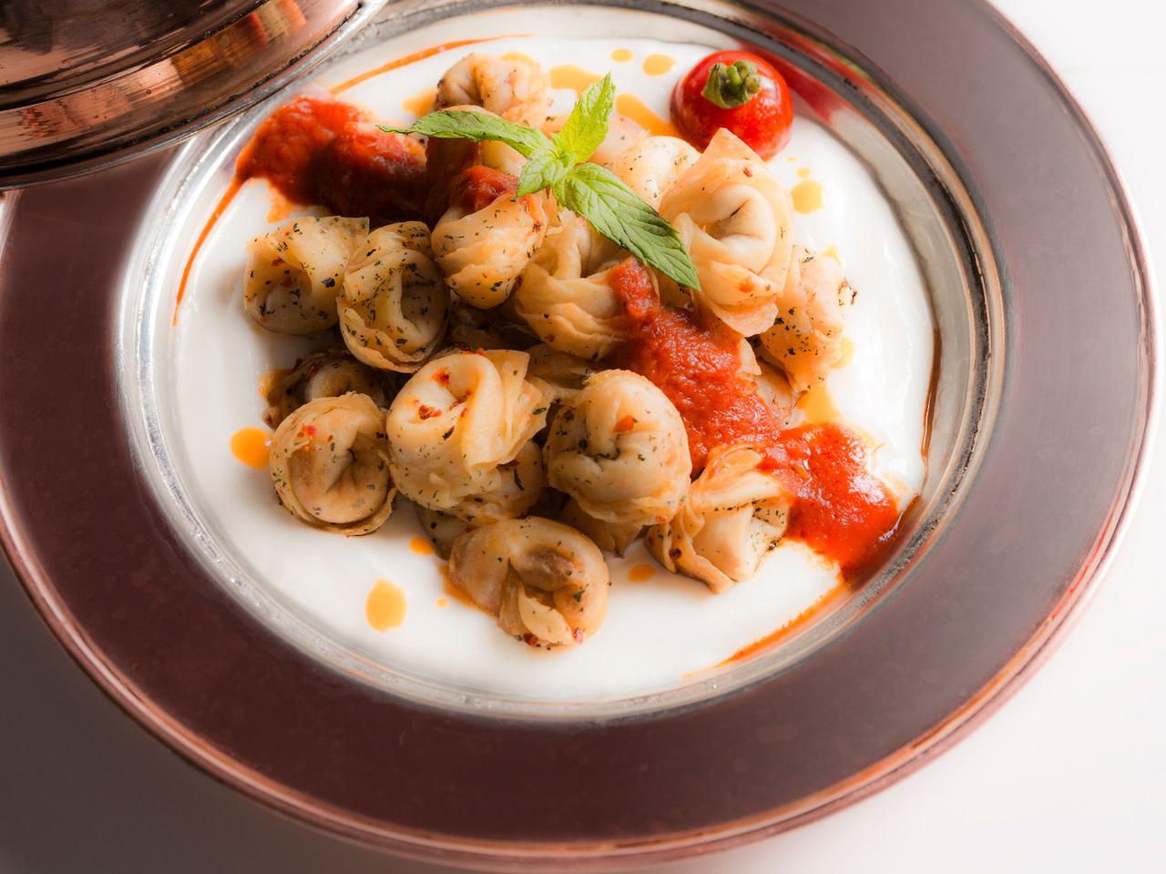 Błyskawiczna zapiekanka z tortellini - pożywny obiad z półproduktów