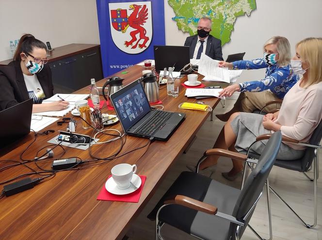 Dodatkowa linia autobusowa i więcej pieniędzy na inwestycje