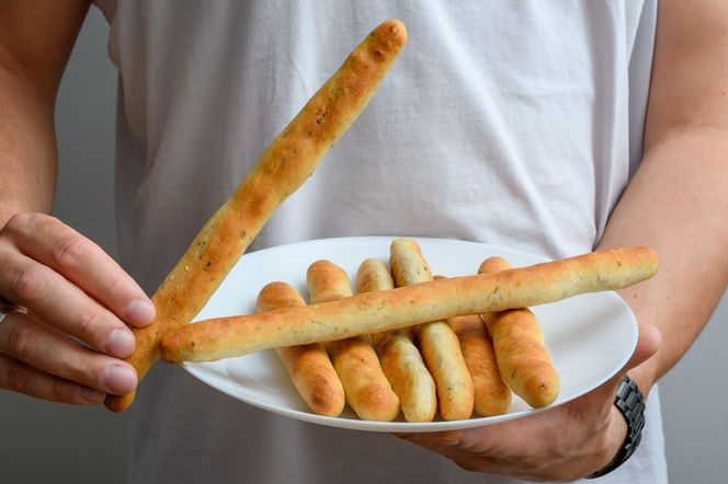 Paluszki krucho-drożdżowe. Zrób od razu podwójną porcję, bo znikają błyskawicznie