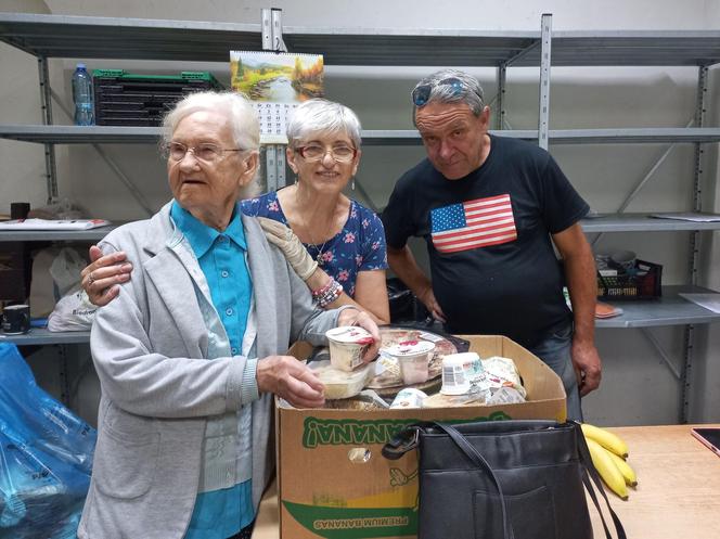 Najstarsza wolontariuszka w Lesznie. Pani Ewa ma 95 lat i codziennie pomaga w Leszczyńskim Banku Żywności