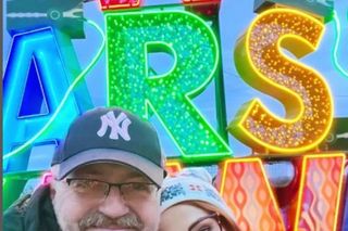 Przemysław Borkowski z Kabaretu Moralnego Niepokoju został tatą w wieku 52 lat! Słodkie jak ciasteczko imię jego córeczki podbija serca fanów