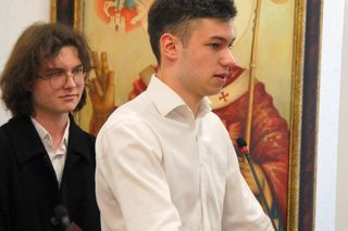 W marcu 2025 roku 47 uczniów szkół podstawowych i ponadpodstawowych debatowało w Urzędzie Miasta Siedlce w ramach kampanii profilaktycznej „Widzę – rozmawiam – reaguję”.