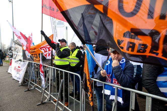 Konwencja KO w Gliwicach. Protest związkowców górniczych i hutniczych 