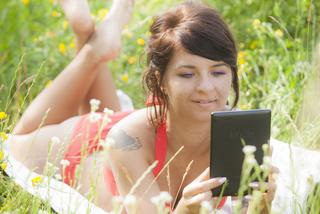 Opalam sie z e-bookiem