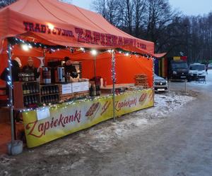 Ruszył jarmark bożonarodzeniowy nad jeziorem Ukiel w Olsztynie. Zobacz, jak wygląda! [ZDJĘCIA]