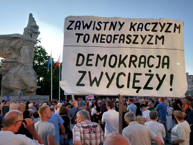Opole przeciwko "lex TVN". Protest na pl. Wolności [10.08.21 r.]