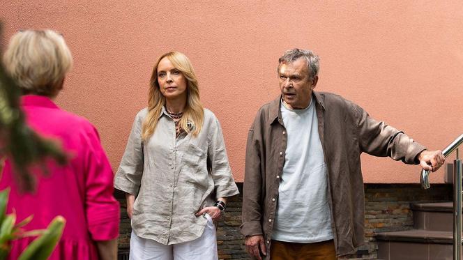 Barwy szczęścia odc. 2932. Agnieszka (Katarzyna Tlałka), Czesław Zarzeczny (Marian Jaskulski), Basia (Sławomira Łozińska)