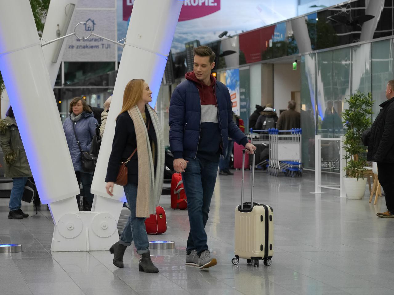 Pierwsza miłość odcinek 3060 - opis, streszczenie: Piotrek chce jechać do Jagody, ale jego plany psuje kot