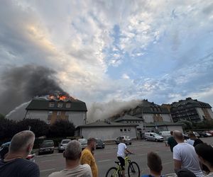 Pożar bloku mieszkalnego w Ząbkach