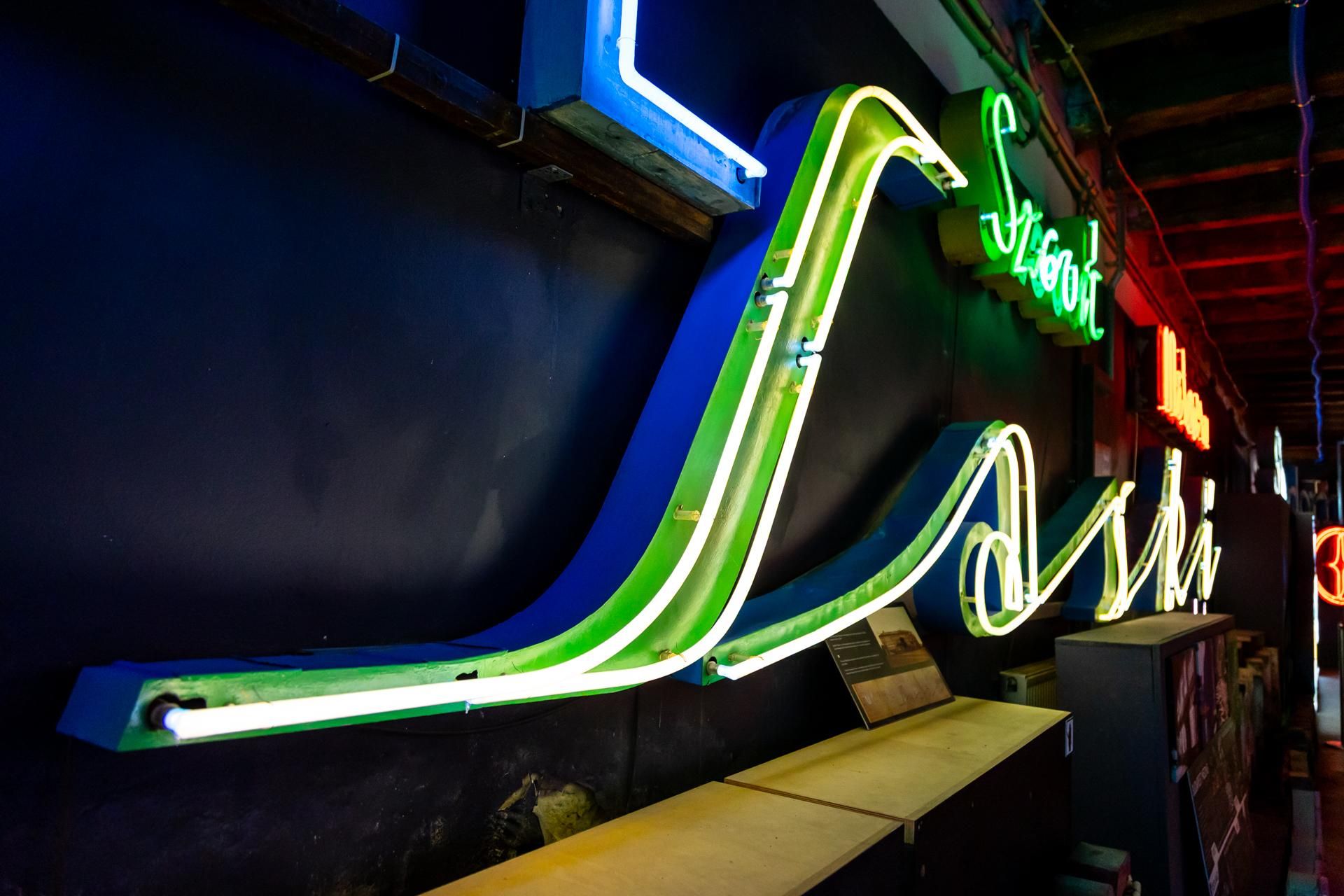 Neony z Muzeum Neonów w Warszawie