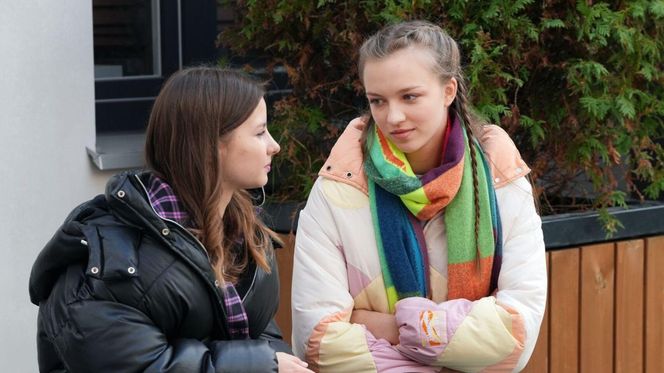 Barwy szczęścia odc. 3172. Ewa (Gabriela Ziembicka), Ewelina (Amelia Listwoń)