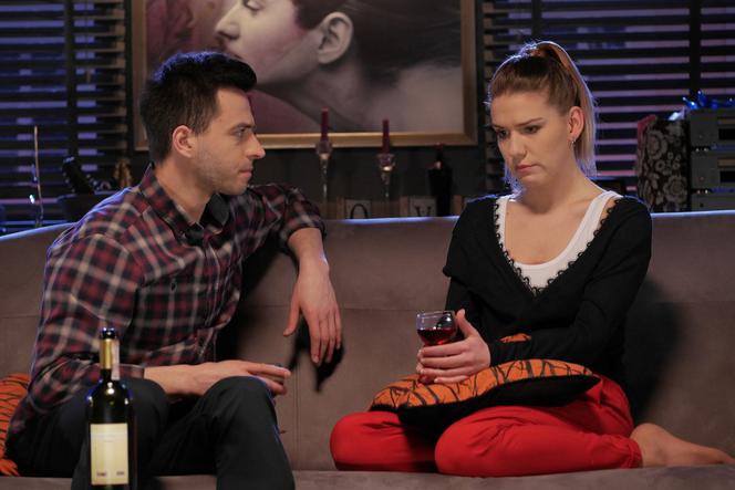 Pierwsza miłość. Dorota (Magdalena Wróbel), Mikser (Błażej Michalski)