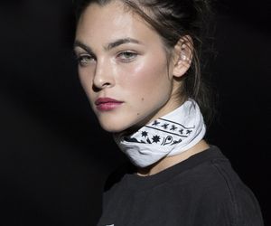 DiCaprio spotyka się z 27-latką, bo mama mu kazała! Zagadka rozwiązana