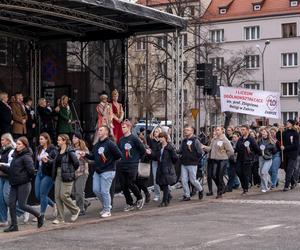 Maturzyści z Zabrza zatańczyli poloneza