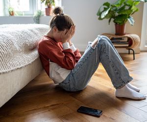 Dziewczynki 12 lat - to nowa grupa ryzyka. Co łączy autoagresję z domową apteczką?