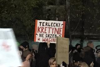 Na ulicach Katowic pojawiły się tłumy. Protestujący szli pod hasłem: Ani jednej więcej [ZDJĘCIA]